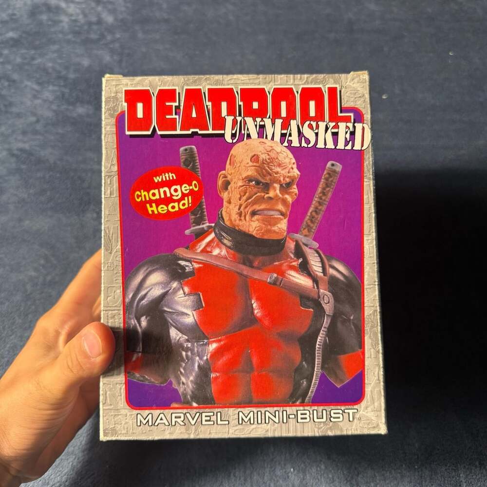 Marvel Bowen Designs Deadpool Unmasked Mini-Bust 2000